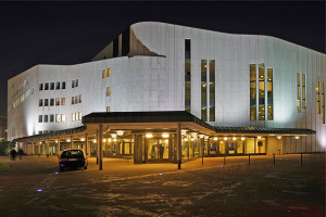 Het Aalto-Musiktheater in Essen (foto: Thomas Robbin).