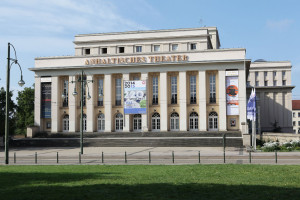 Het Anhaltisches Theater in Dessau (foto: Claudia Heysel).