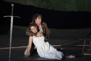 Scène uit Le Roi Arthus (foto: Andrea Messana / Opéra national de Paris).
