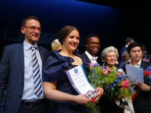 De winnaars met Holger Bleck (links) en Isabelle Gabor (tweede van rechts) (foto: Place de l'Opera).