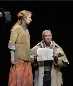 Scene uit Cold Mountain. Emily Fons als Ruby en Jay Hunter Morris als Teague. (foto: Ken Howard). 