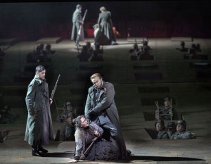 Scène uit Il trovatore bij De Nationale Opera (© Ruth Walz).