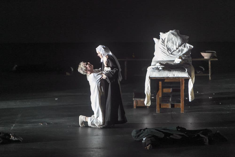 Sally Matthews en Doris Soffel in Dialogues des Carmélites (© Hans van den Bogaard).