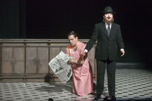 Hrafnhildur Arnadottir (Thérèse) en Drew Santini (Le Mari) in Les Mamelles de Tirésias (© Hans van den Bogaard).