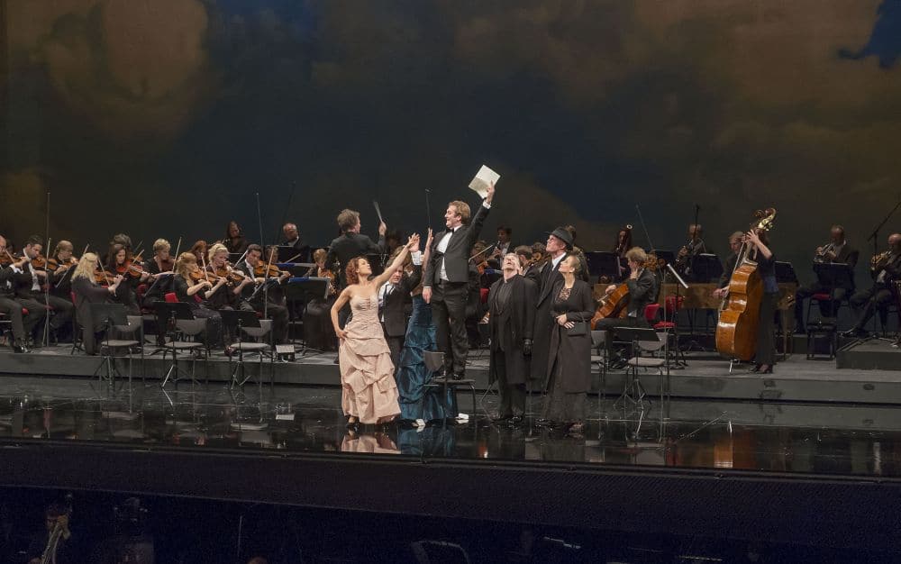 Een volledig Nederlandse cast zong de finale van de tweede akte van Le nozze di Figaro (© Hans van den Bogaard).