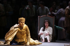 Scène uit Giovanna d'Arco, met links Francesco Meli en rechts Anna Netrebko (© Brescia Amisano / Teatro alla Scala).