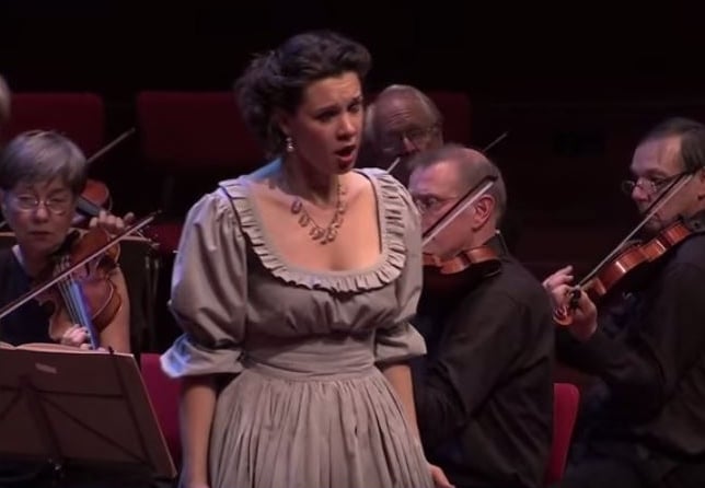 Lenneke Ruiten bij het Orkest vna de Achttiende Eeuw (still uit videoclip).