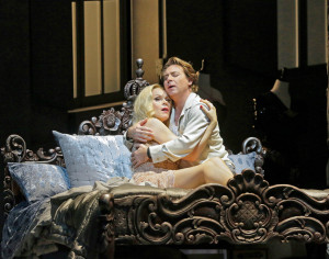 Kristine Opolais en Roberto Alagna in Manon Lescaut. (© Ken Howard / Metropolitan Opera)