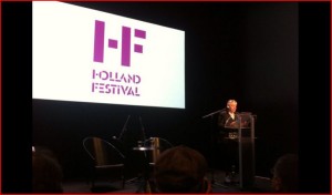 Ruth Mackenzie bij de presentatie van het nieuwe Holland Festival-programma. (© Holland Festival)