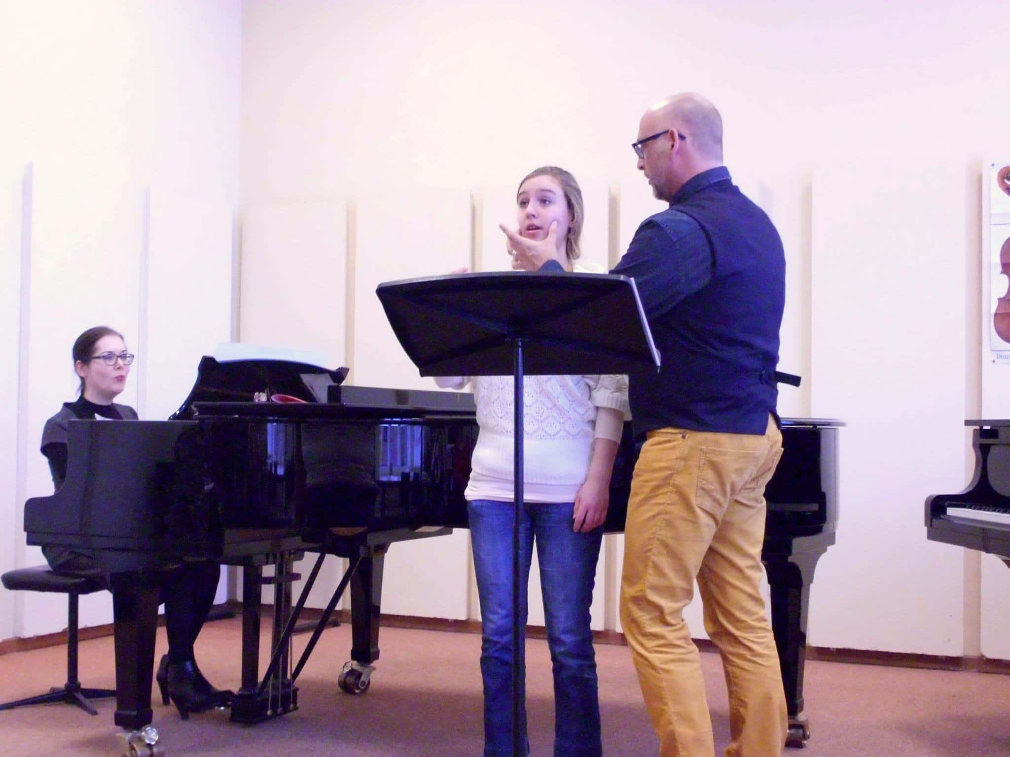 Amand Hekkers in actie. Amand heeft vaste betrekkingen in Glasgow en Kopenhagen en geeft daarnaast op veel andere plekken masterclasses en lessen.