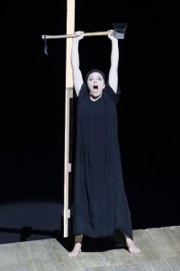 Evelyn Herlitzius als Elektra bij de Bayerische Staatsoper. (© Wilfried Hösl)