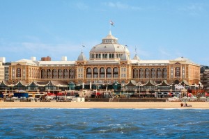 Het Kurhaus in Scheveningen huist op 17 en 18 juni het programma 'Opera by the Sea'.