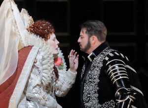 Sondra Radvanovsky en Matthew Polenzani in Roberto Devereux. (© Ken Howard / Metropolitan Opera)