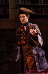 Wiard Witholt als Marquis d'Hérigny in Manon Lescaut. (© Lorraine Wauters / Opéra Royal de Wallonie)