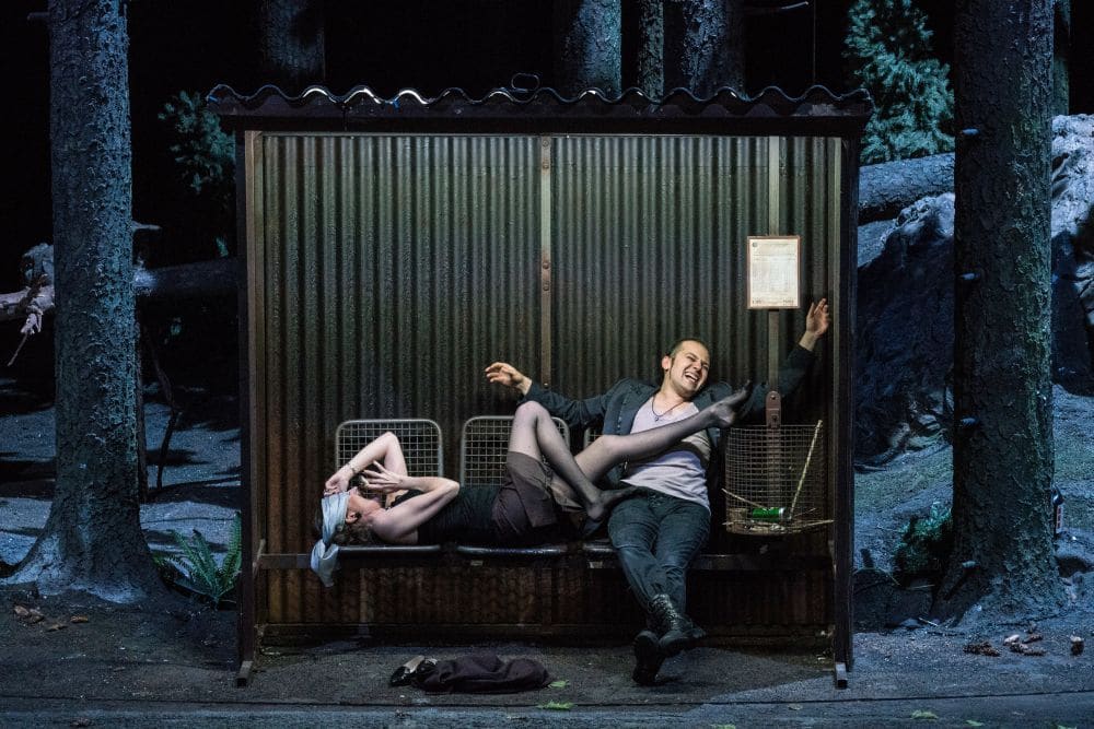 Adrian Sampetrean (Leporello) en Véronique Gens (Donna Elvira) in Don Giovanni bij De Nationale Opera. (© Marco Borggreve)