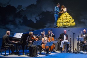 Scène uit de wereldpremière van Koeien bij het Holland Festival. (© Ben van Duin)