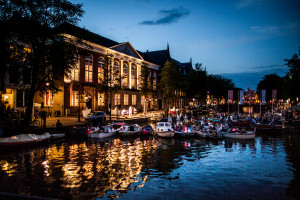 Beeld van de opening van het Grachtenfestival vorig jaar. (© Jeroen van Zijp)