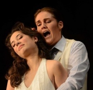 Francesca Aspromonte als Euridice en Judith van Wanroij als Orfeo. (© Opéra national de Lorraine)