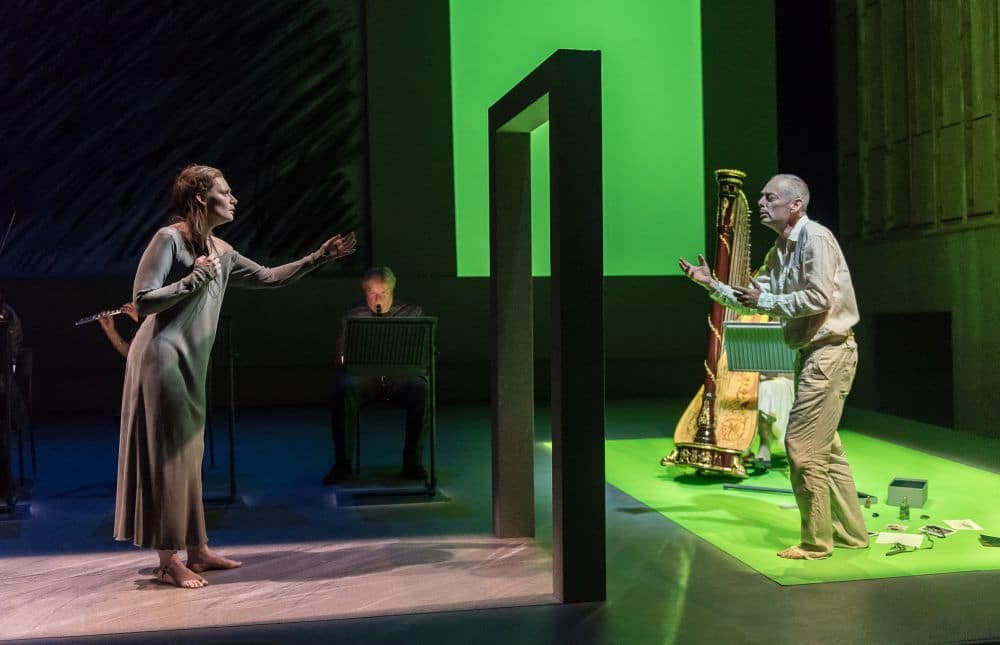Elizabeth Atherton en Mark Padmore in The Corridor. (© CLIVE BARDA/ArenaPAL)