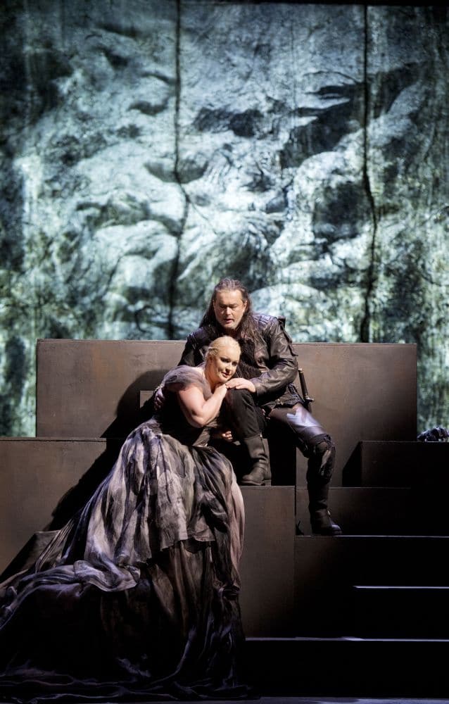 Scène uit Götterdämmerung bij de Staatsoper Berlin (beeld van een vorige speelreeks). (© Monika Rittershaus)