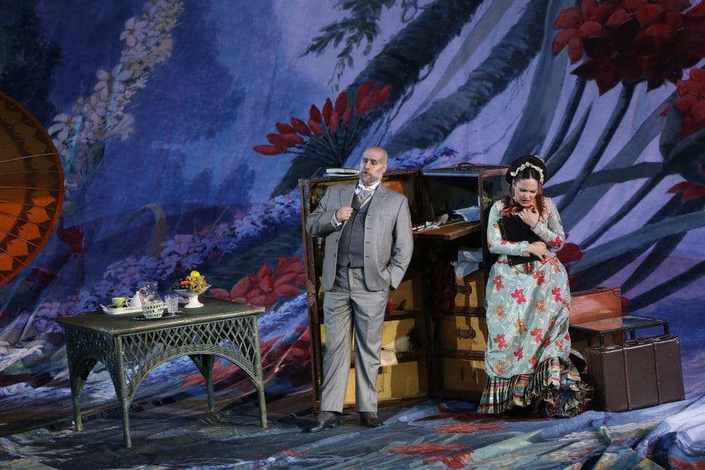 Gabriele Viviani en Nino Machaidze in La traviata in de Arena di Verona. (© Ennevi)