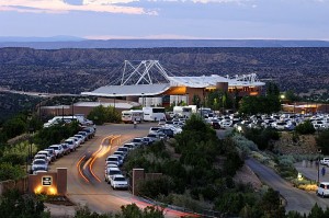 Het theater van de Santa Fe Opera. (© Robert Godwin)