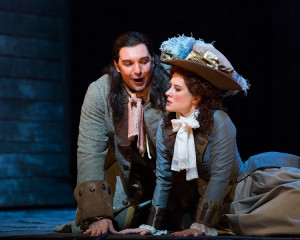 Adam Plachetka (Leporello) en Malin Byström (Donna Elvira) in Don Giovanni. (© Marty Sohl / Metropolitan Opera)