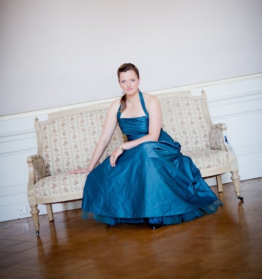 Eva Kroon behaalde haar bachelor zang aan het Koninklijk Conservatorium in Den Haag en volgde haar master aan de Dutch National Opera Academy. De afgelopen jaren was ze onder meer te zien bij The Fat Lady Operagroep, Opera Trionfo en De Nationale Opera. (© Kristie Gloudemans)