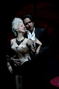 Elena Puszta en Rodrigo Porras Garulo als Giulietta en Hoffmann. (© Silke Winkler)