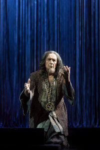 Leo Nucci als Nabucco. (© Lorraine Wauters / Opéra Royal de Wallonie)