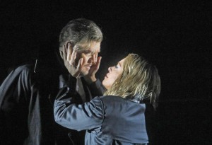 Stuart Skelton en Nina Stemme als Tristan en Isolde. (© Ken Howard / Metropolitan Opera)