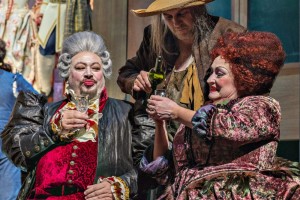 Scène uit Le nozze di Figaro bij Opera Zuid, met rechts Miranda van Kralingen als Marcellina. (© Morten de Boer)