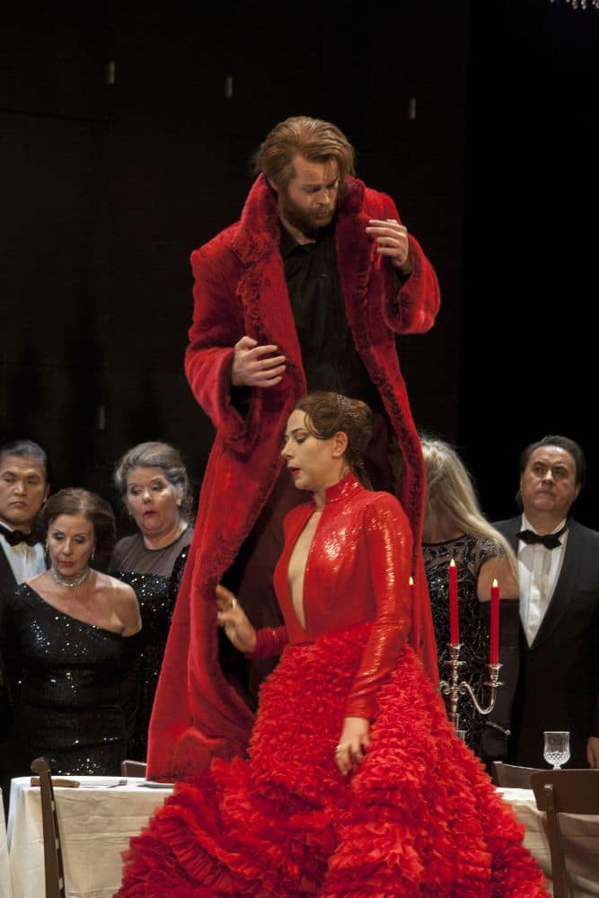 Hrólfur Saemundsson en Sanja Radišić als Macbeth en Lady Macbeth. (© Wil van Iersel)
