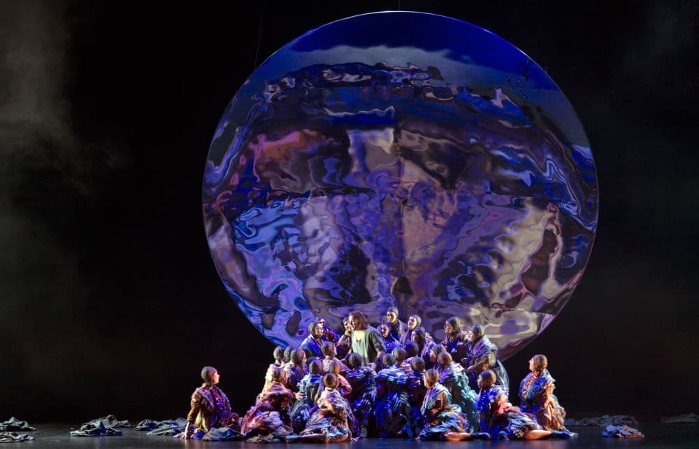 Christopher Ventris en het Koor van de Nationale Opera in Parsifal. (© Ruth Walz / De Nationale Opera)