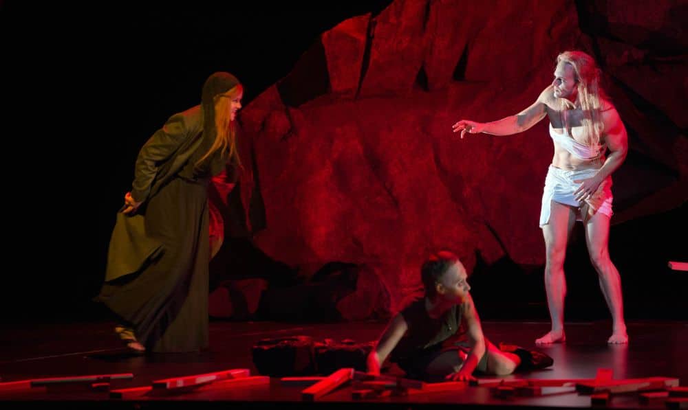 Ryan McKinny (Amfortas) en Petra Lang (Kundry) in Parsifal. (© Ruth Walz / De Nationale Opera)