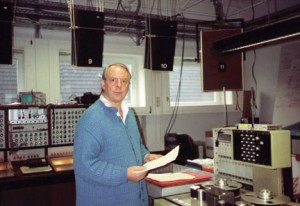 Karlheinz Stockhausen in de WDR-studio in  Keulen. (© Kathinka Pasveer)