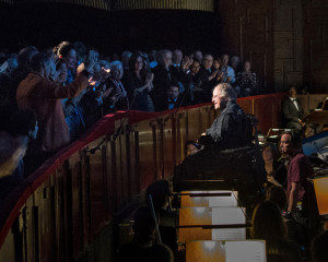 James Levine voor het orkest van de Met. (© Naomi Vaughan / Metropolitan Opera)