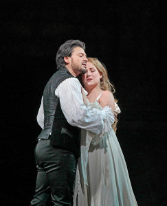 Vittorio Grigolo en Diana Damrau in Roméo et Juliette. (© Ken Howard / Metropolitan Opera)