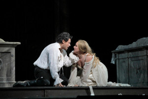 Vittorio Grigolo en Diana Damrau als Roméo en Juliette. (© Ken Howard / Metropolitan Opera)