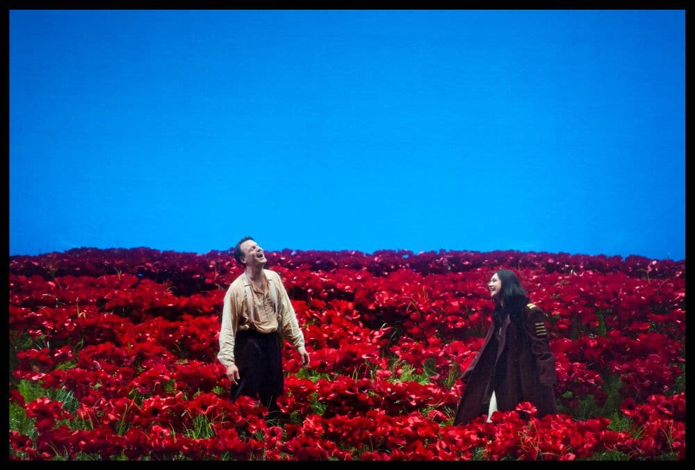 Kontsjakova (Agunda Kulaeva) en Vladimir Igorevitsj (Pavel Cernoch) in Prins Igor. (© BAUS)