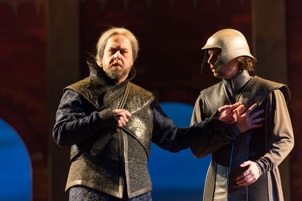 Roberto Scandiuzzi als Roger. (© Lorraine Wauters / Opéra Royal de Wallonie)