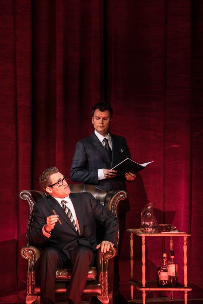 Marc Kudish als Henry Lissinger (in de stoel) en Joshua Hopkins als Niccolò Machiavelli. (© Marco Borggreve)