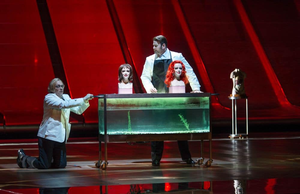 Christopher Maltman als Wozzeck en Jason Bridges als Andres. (© Ruth Walz)