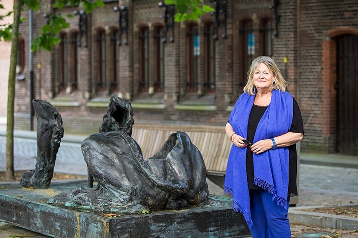 Annett Andriesen verruilt haar IVC-kantoor voor het toneel van De Nationale Opera. (© Marjo van de Peppel-Kool)