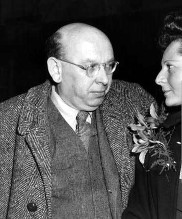 Hanns Eisler en zijn vrouw Louise op de dag van hun vertrek uit de VS.