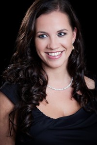 Jeannette van Schaik zingt de rol van Mimì.