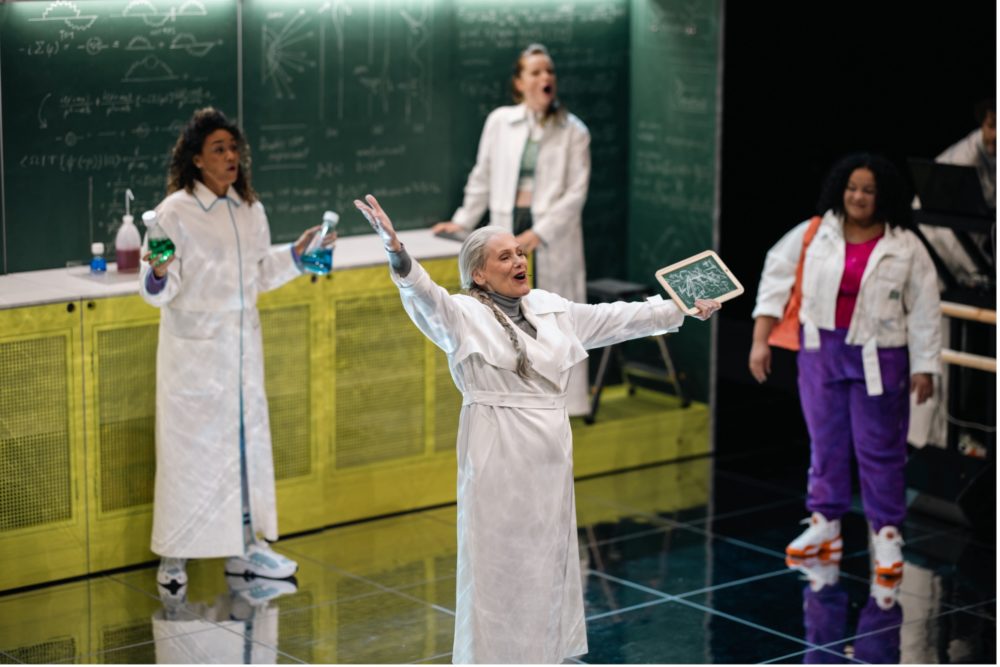 De theorie van alles zeer herkenbaar - Place de l'Opera