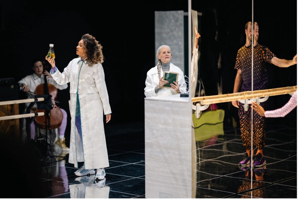 De theorie van alles zeer herkenbaar - Place de l'Opera